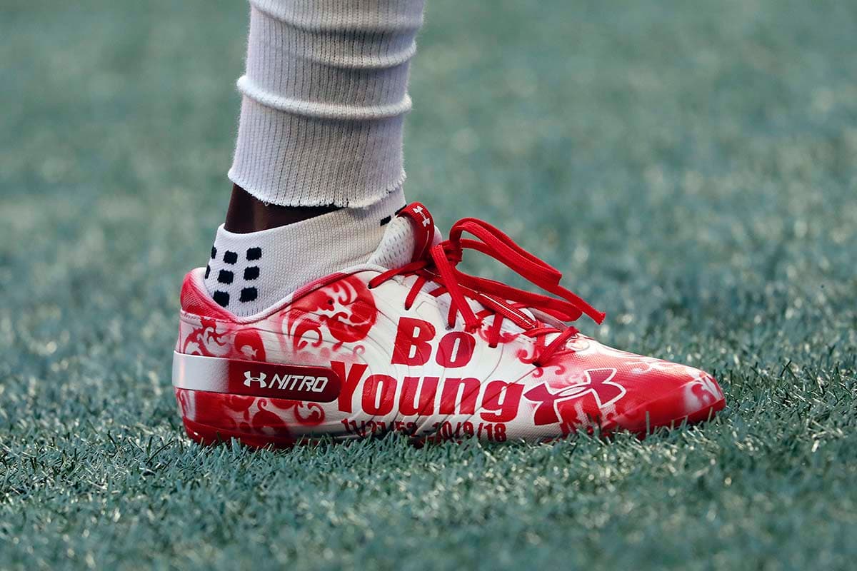 El diseño de zapatos para el fútbol americano es una moda que empezaron hace apenas algunos años el linebacker de los Broncos Von Miller y el receptor de los Giants Odell Beckham Jr.