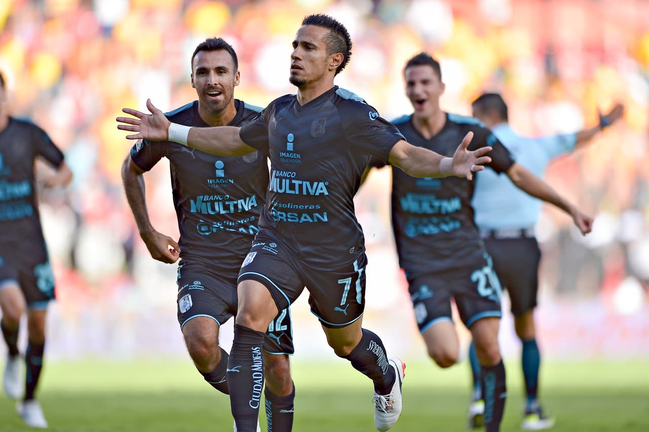 Sanvezzo pateó un libre directo al palo de Sosa, quien cometió un error de libro de texto.