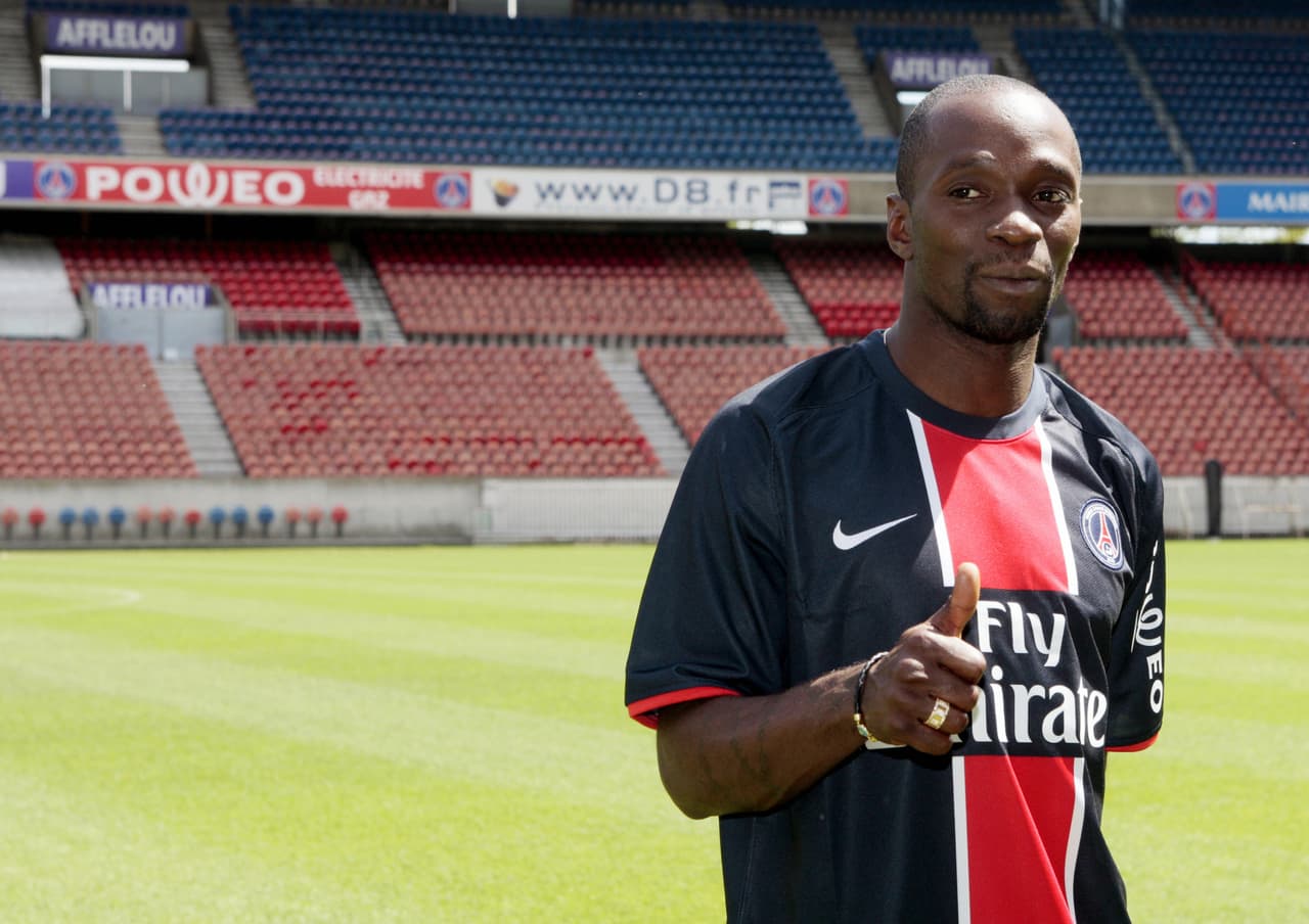 Su carrera terminó en el PSG, equipo con el que jugó del 2008 al 2011 y se despidió con el título de la Copa de Francia en el 2010, su última conquista.