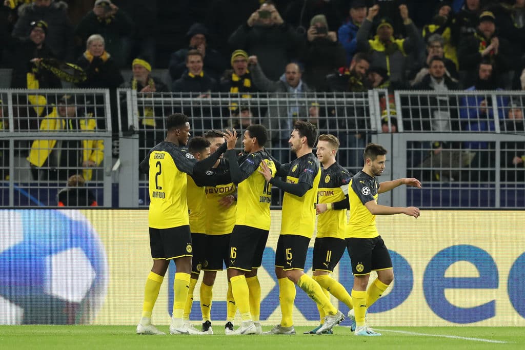Jadon Sancho abrió el marcador para darle el triunfo al Dortmund y seguir con vida en la Champions League.