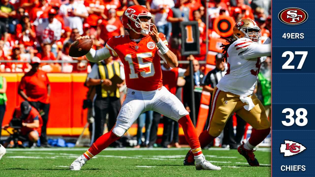 Pat Mahomes siguió al rojo vivo y llega a 13 pases de TD al tiempo de guiar a los Chiefs a su tercer triunfo seguido. Los 49ers perdieron por lesión a Jimmy Garoppolo y podría ser por todo 2018.