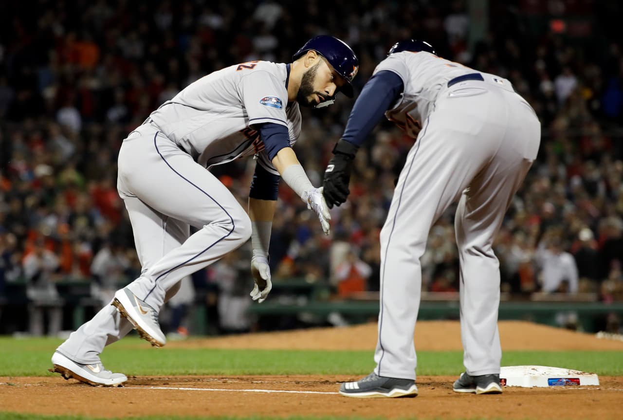 Pero los Astros dieron un golpe de autoridad en la tercera entrada. Marwin González pegó jonrón de dos carreras, llevándose por delante a Yulieski Gurriel para aventaja 4-2.