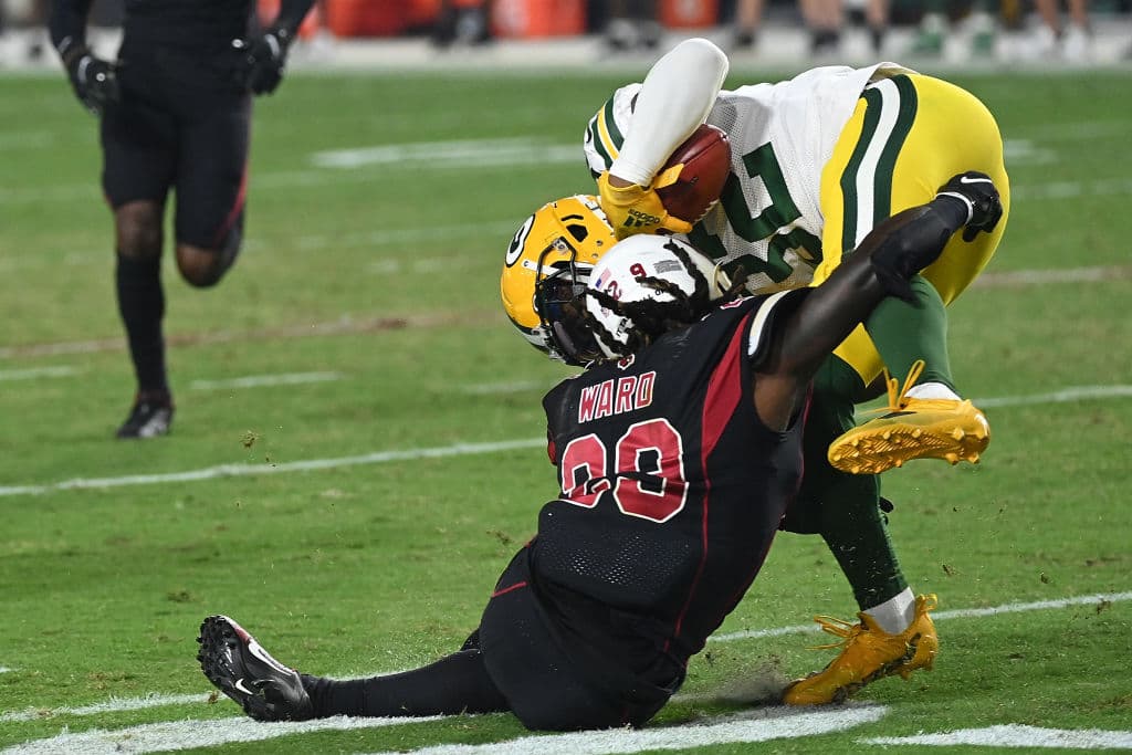 La experiencia le gana a la juventud y Aaron Rodgers comanda la victoria 24-21 sobre los Arizona Cardinals.