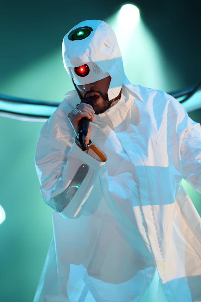 El anuncio de la gira del lunes de Bad Bunny sigue a la recepción abrumadoramente positiva de su gira de arenas cubiertas "El Último Tour Del Mundo", que comienza en febrero.