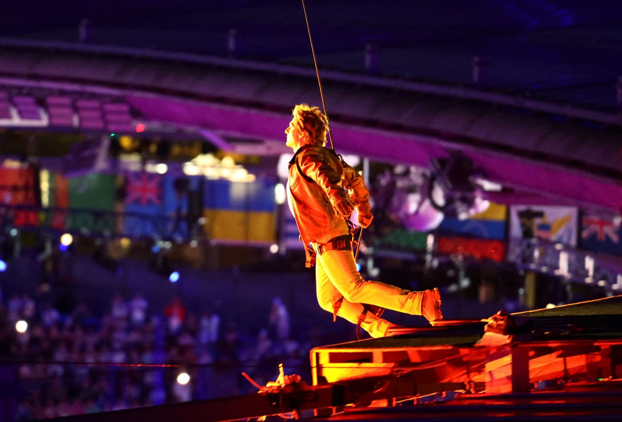 Tom Cruise lanzándose del Stade de France.