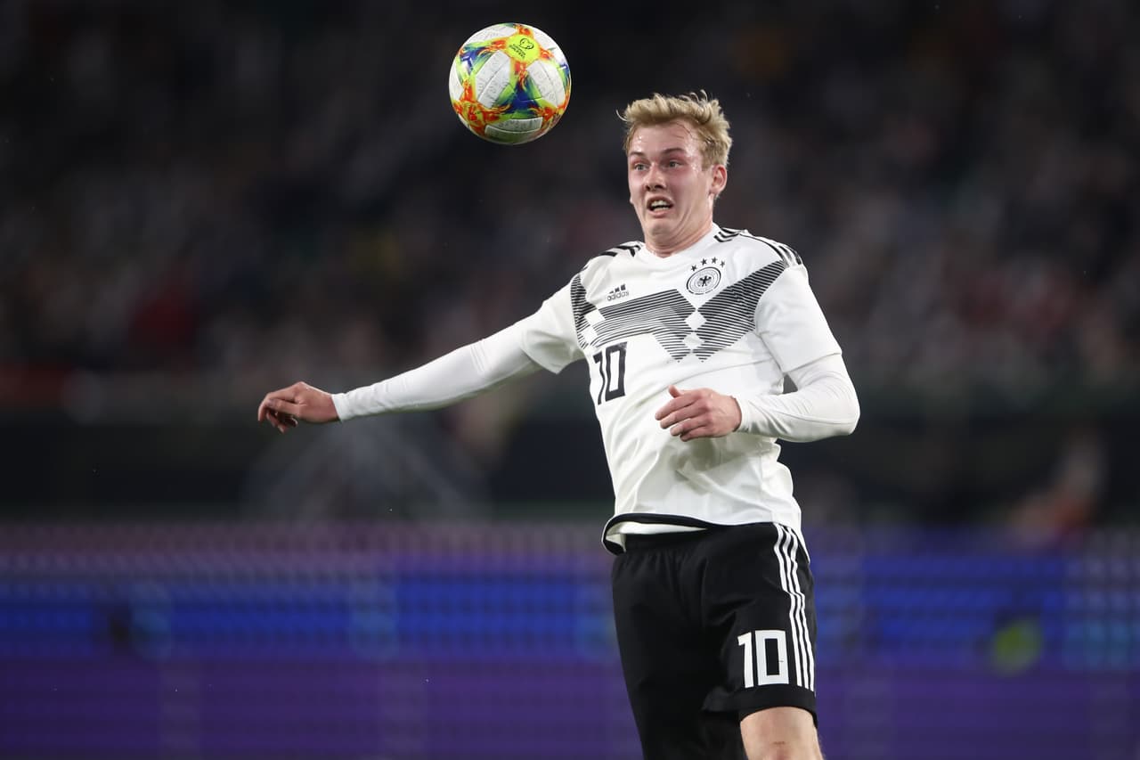 El alemán Julian Brandt, jugador de 23 años del Bayer Leverkusen, es pretendido por varios grandes de Europa, pero ha sido el Borussia Dortmund el que ha dado los primeros pasos por contar con su servicio.