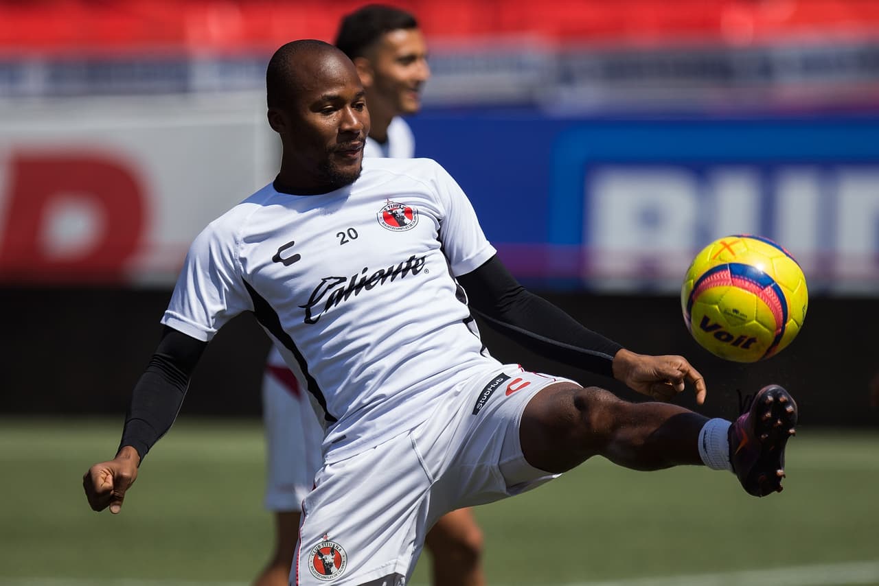 Rumor / El ecuatoriano Julio Angulo llegó a los Xolos desde Huracán, de Argentina, pero poco ha podido hacer con los de la frontera. Su tiempo allí estaría por acabarse.
