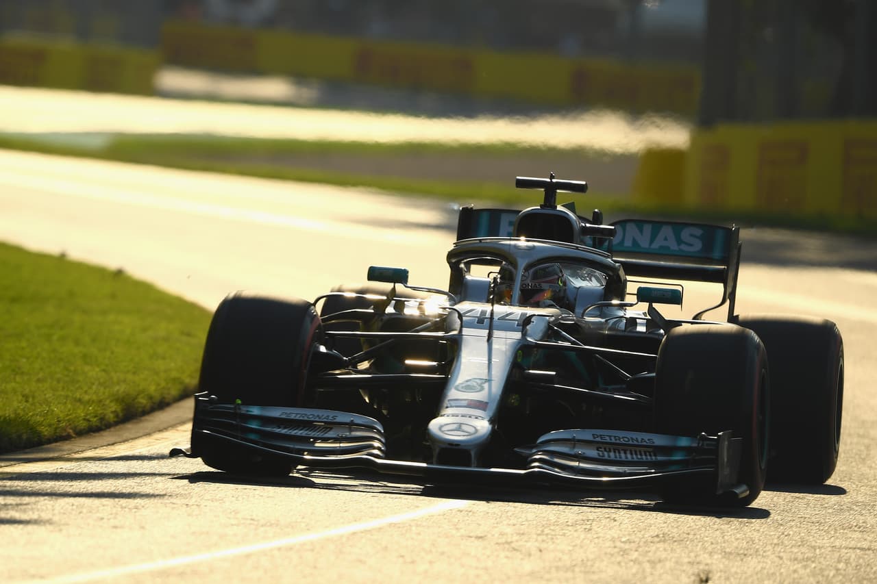 Y Lewis Hamilton se quedó con la Pole logrando un tiempo de 1:20.486. Los dos Mercedes fueron los únicos de bajar el cronómetro a 1:20.