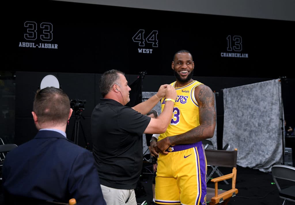 Triunfar en un equipo en el que luminarias como Kareem Abdul-Jabbar, Magic Johnson, James Worthy, Wilt Chamberlain, Kobe Bryant o Shaquille O'Neal lo han hecho, le añade sazón a la estancia de James.