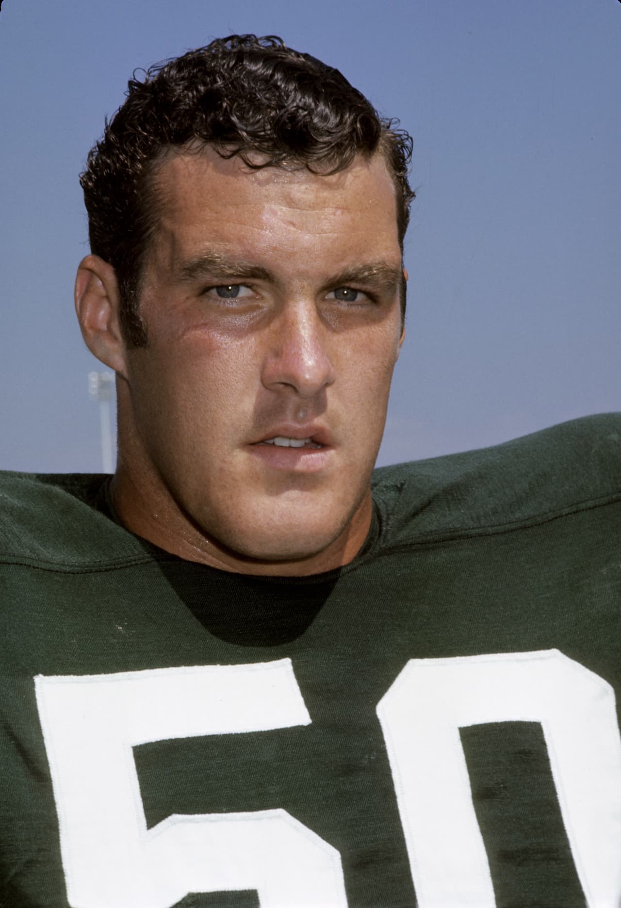 BOB HYLAND – Green Bay Packers, 1ª. Selección en 1967 Luego que ganaron el Super Bowl I los Packers usaron su 1ª. selección del año siguiente en Bob Hyland, guardia egresado de Boston College. Jugó 11 años en la NFL, solo los 3 primeros con Green Bay pero nunca fue una súper estrella. Luego hizo carrera como editor periodístico y se dedicó a la política, tiene 70 años de edad.