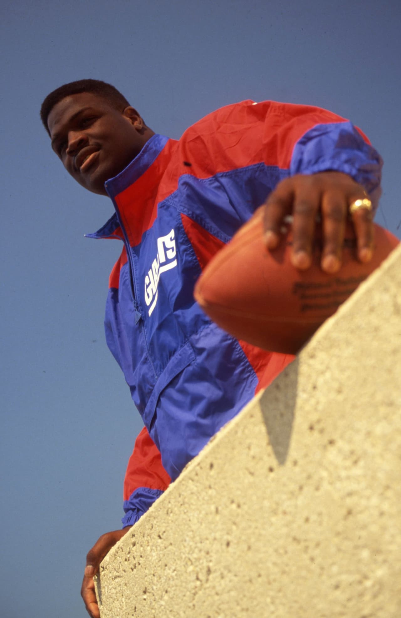 JARROD BUNCH - New York Giants, 1ª. Selección en 1991 Una patada fallada en intento de gol de campo por parte de Buffalo le dio a los Giants su segundo Trofeo Vince Lombardi. En el siguiente Draft, New York buscó refuerzo en bloqueo para Ottis Anderson, para eso escogieron a Jarrod Bunch quien fue un fracaso. Estuvo 3 años con los Giants y su carrera se acabó en 1994 con los Raiders.