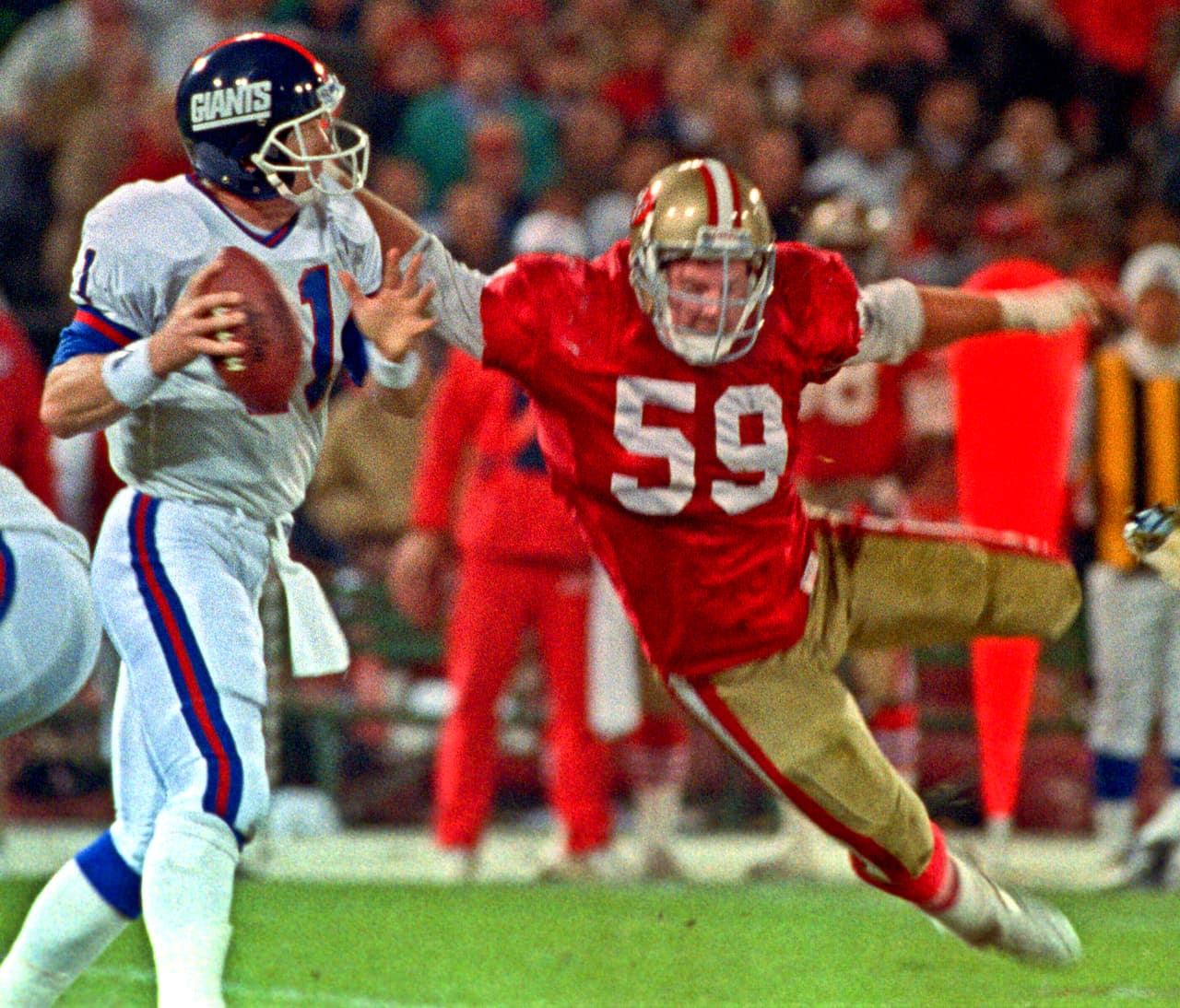 KEITH DELONG - San Francisco 49ers, 1ª. Selección en 1989 Los 49ers ganaron el Super Bowl XXIII en el adiós del legendario coach Bill Walsh. Empezaron la era del coach George Siefert seleccionando al linebacker Keith DeLong, egresado de Tennessee. DeLong tuvo la suerte de llegar a un equipo destinado al éxito, donde permaneció 5 años, muchas veces en la lista de lesionados.