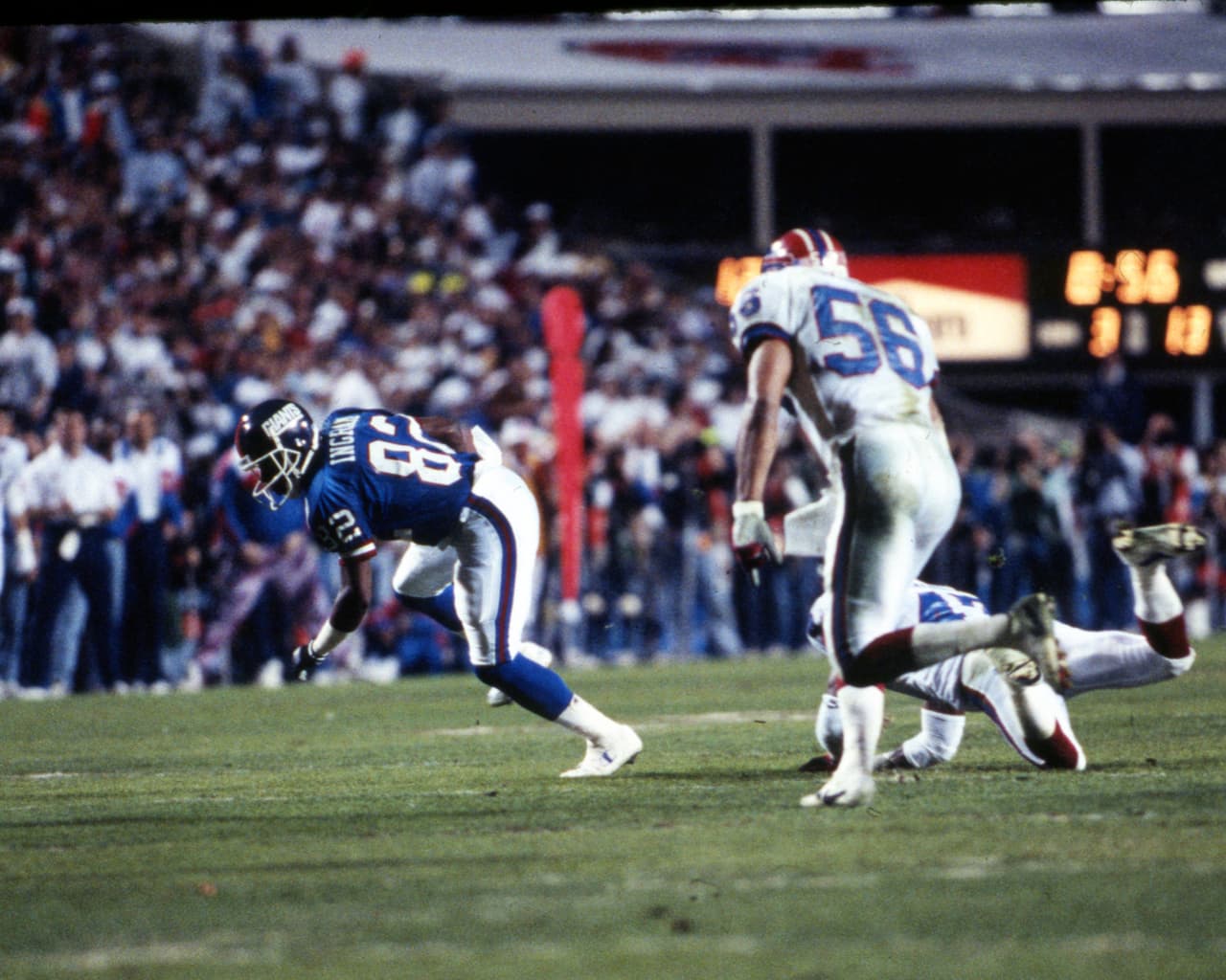 MARK INGRAM - New York Giants, 1ª. Selección en 1987 Los New York Giants de Bill Parcells ganaron el Super Bowl XXI y algo vieron en el joven receptor Mark Ingram, egresado de Michigan State. Ingram tuvo momentos de brillo, sobre todo en 1990 y durante el Super Bowl XXV. Luego fue conocido por sus problemas legales que lo mandaron a la cárcel. Es padre de Mark Ingram, Trofeo Heisman y actual jugador de New Orleans Saints.