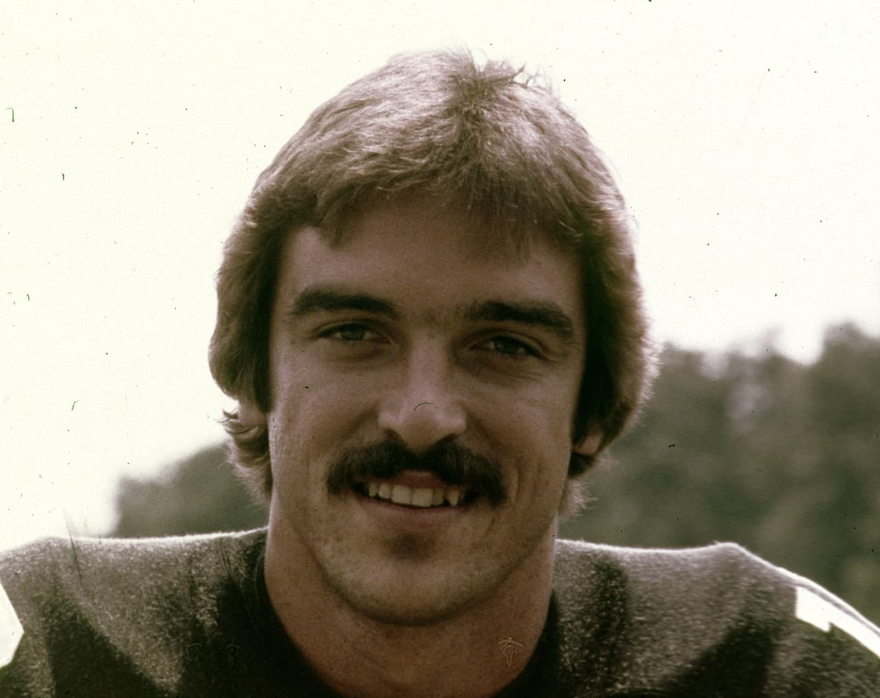 MARK MALONE – Pittsburgh Steelers, 1ª. selección en 1980 Pittsburgh seguía preocupado por encontrar sucesores dignos de sus estrellas. Ahora del quarterback Terry Bradshaw. Por ello seleccionaron a Mark Malone, egresado de Arizona State, y conocido en México como “Magnun” por su parecido con el actor Tom Selleck. Malone tuvo algunos momentos de brillo en 8 años con Steelers pero nunca fue súper estrella en la NFL.