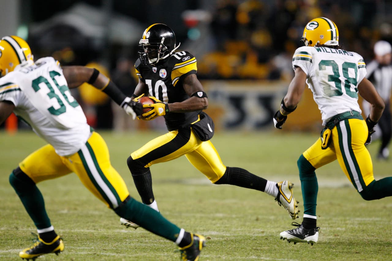 SANTONIO HOLMES - Pittsburgh Steelers, 1ª. Selección en 2006 Pittsburgh esperó 26 años para volver a levantar el Trofeo Vince Lombardi. Se coronaron en la edición XL. Sabían del potencial de su quarterback, Ben Roethlisberger, tenían que darle armas. Por ello seleccionaron a Santonio Holmes, de Ohio State, quien tendría impacto inmediato y una jugada histórica en el Super Bowl XLIII pero, la agencia libre lo convirtió en peregrino de la NFL.