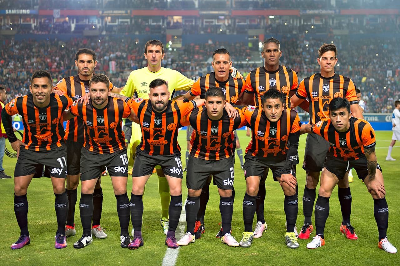 Con la ventaja de 2-1 conseguida en Aguascalientes el pasado jueves, el cuadro necaxista tenía que mantener dicha diferencia contra el vigente campeón del fútbol mexicano y así lo hizo, para dar una campanada en estos cuartos de final.