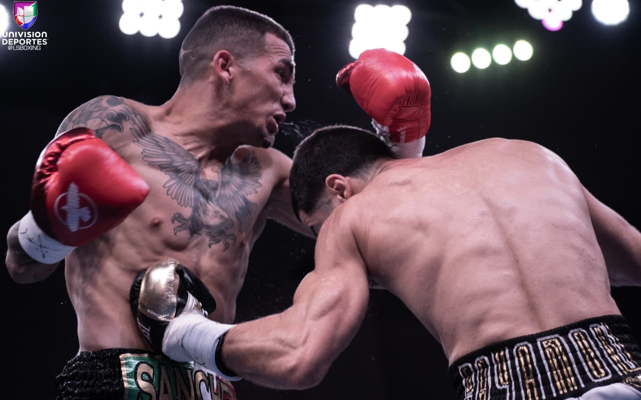 Rivera comenzó con fuerza y velocidad, pero el mexicoestadounidense resistió todo. A Rivera le contaron una caída en la décima ronda, y finalmente Sánchez ganaría por decisión unánime el título juvenil vacante pluma de la OMB.