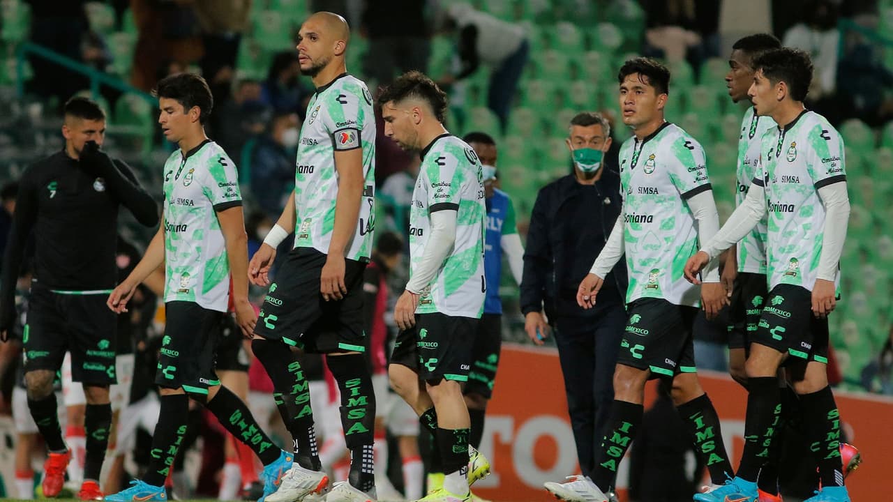 Santos Laguna anuncia dos jugadores positivos de COVID-19