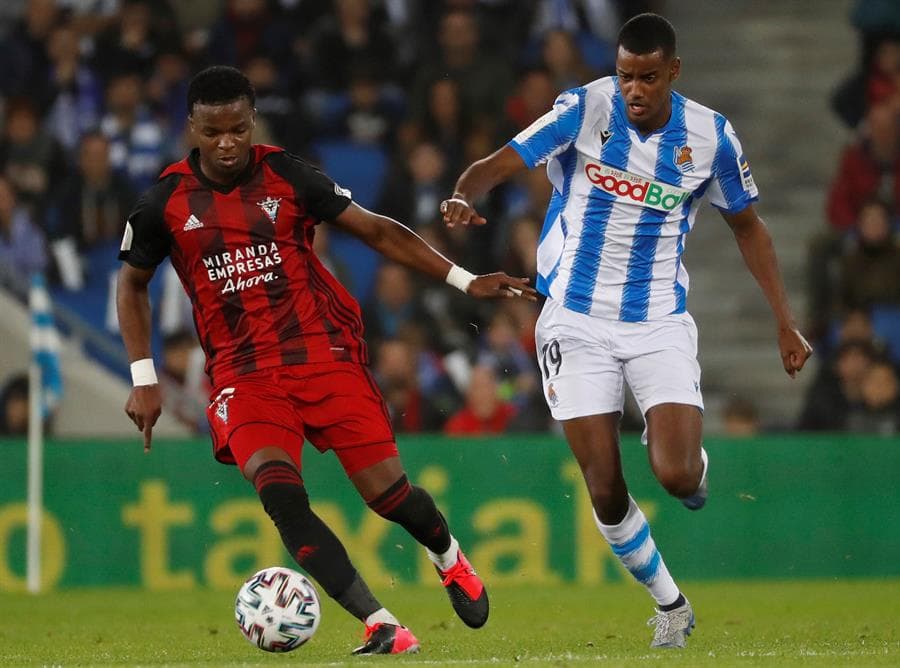 Con goles de Martin Odegaard y Mikel Oyarzabal, la Real Sociedad gana 2-1 y toma la ventaja en la semifinal de la Copa del Rey.