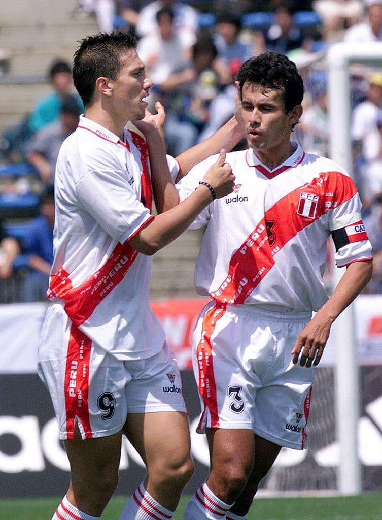 Sus fronteras mutuas no eran reconocidas y aceptadas por ambas naciones y eso ha desencadenado hasta cuatro conflictos armados entre ellos: la Guerra peruano-ecuatoriana entre 1858-1860, la Guerra del 41, el “Paquisha” de 1981 y la Guerra del Cenepa de 1995.