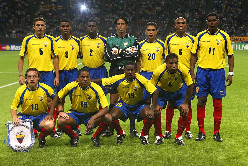 Como todo buen vecino que se precie de ello, Ecuador y Perú han mantenido a lo largo de los años una disputa histórica territorial y eso ha hecho que sus sociedades se mantengan en constante pique, por su puesto incluido el fútbol. Aunque estos piques a inicios del presente siglo han disminuido considerablemente.