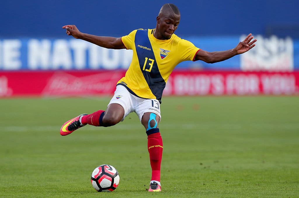 Trasladado al fútbol, los duelos entre ambos países siempre han sido intensos y durante cierto tiempo estuvieron cargados de matices sociales y políticos por supuesto que se han ido diluyendo con el tiempo.