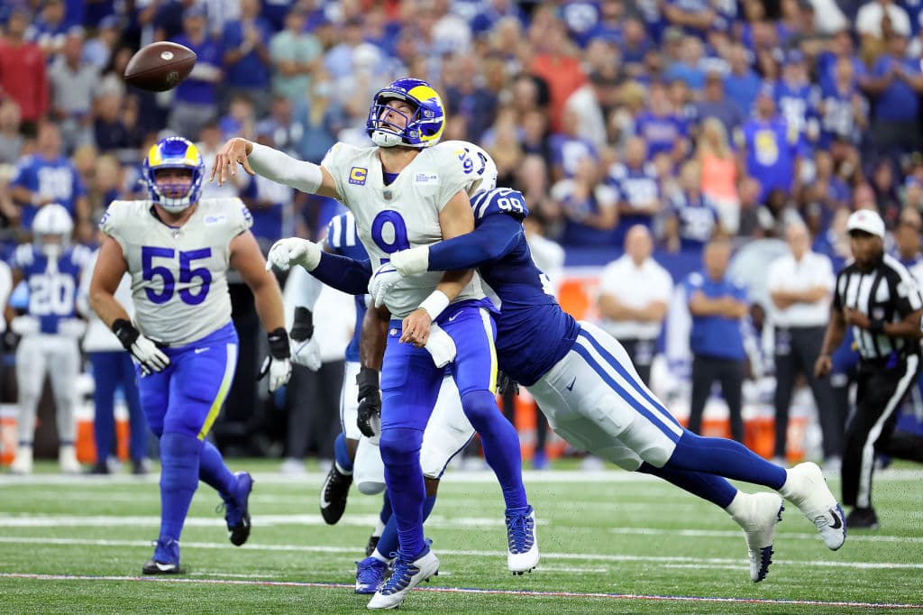 Los Angeles Rams consiguen una sufrida victoria sobre Indianapolis Colts 27-24 durante la segunda fecha de la NFL. El mariscal de campo de los Colts, Carson Wentz, salió lesionado.