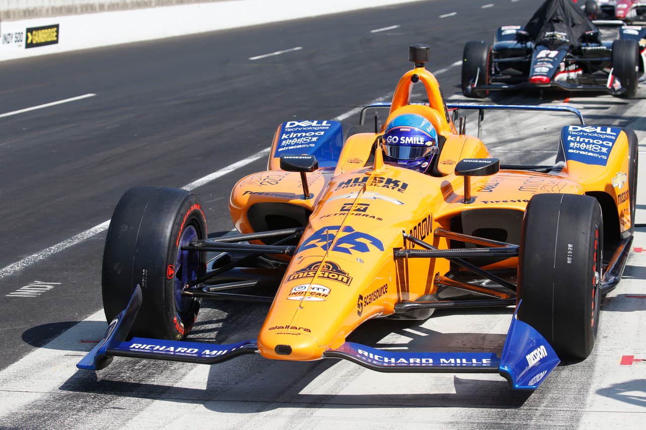 Lamentablemente, entre el giro dos y el tres de su primera salida a pista sufrió un fuerte accidente que preocupó a todos los presentes y las autoridades.