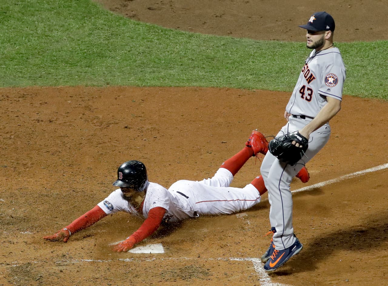 Los Red Sox anotaron una carrera más en la séptima entrada. Un passed ball de Martín Maldonado permitió a Betts anotar desde la tercera base. La pizarra se puso 6-4 en ese momento.