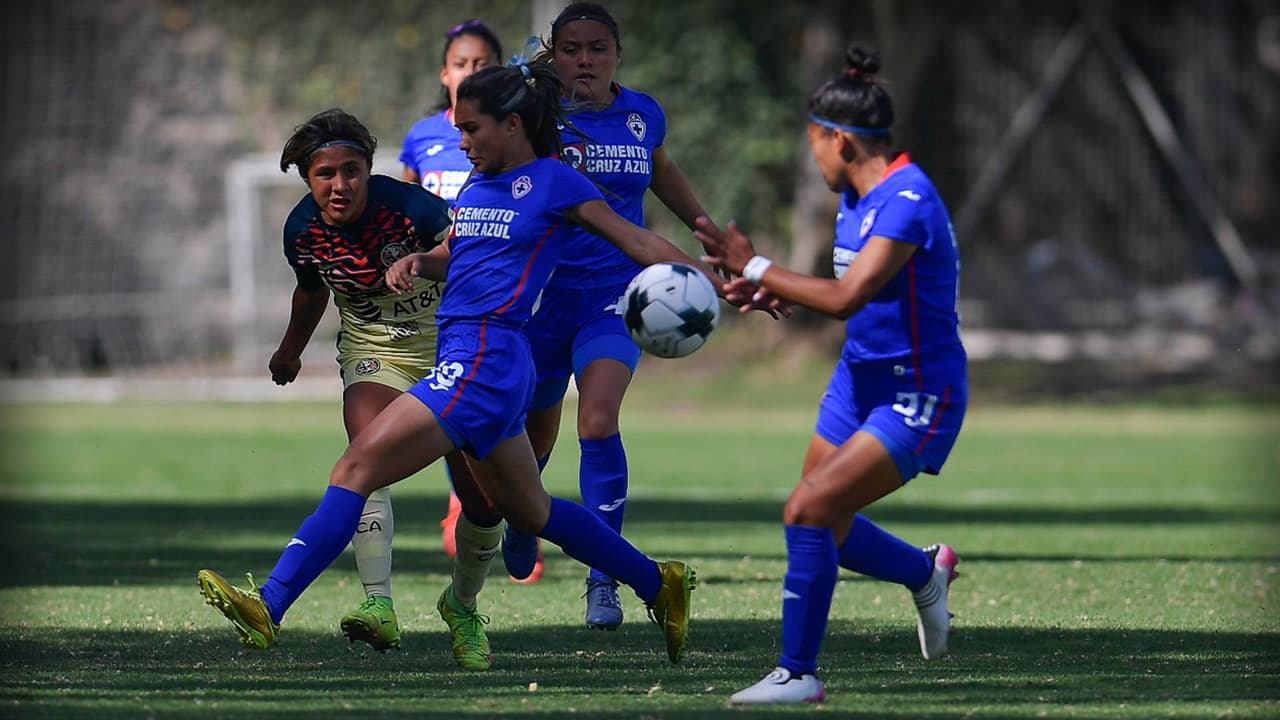 Jugadora de Cruz Azul femenil es hospitalizada por golpe en la cabeza