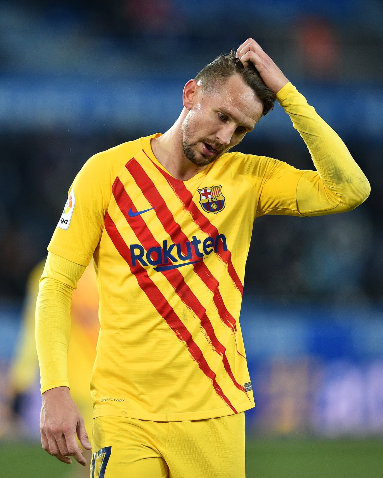 El Barcelona batalló mucho para vencer al Alavés, uno de los peores de LaLiga, pero al final lo hizo con un gol de Frenkie de Jong.