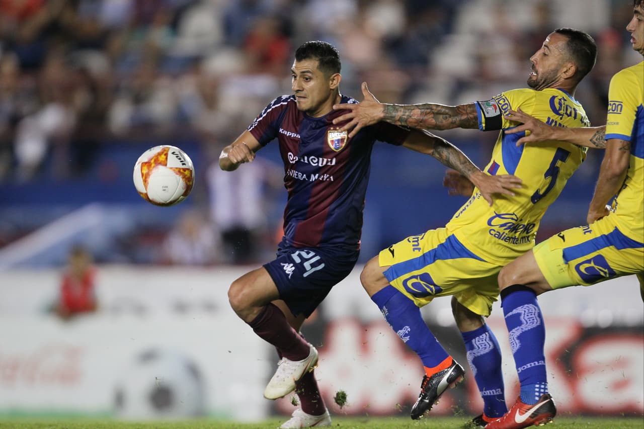 Y afanosamente buscó el club local ese ansiado tercer gol para igualar la eliminatoria y, por mejor posición en la tabla general, avanzar a la Final. Ese yerro de Fernández al inicio empezaba a pesar.