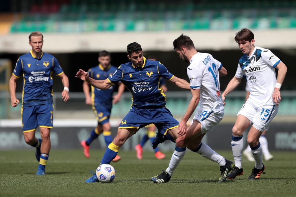Con goles de Ruslan Malinovski y Duván Zapata, Hellas Verona cayó ante el Atalanta en casa y los de Gian Piero Gasperini se mantienen en cuarto lugar de la tabla en la Serie A.