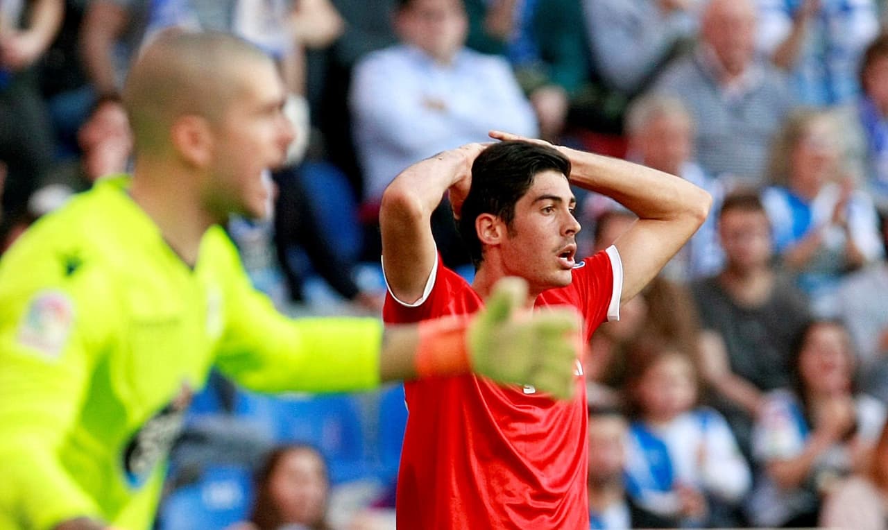 Sevilla tuvo una de las opciones más claras del partido, pero el remate de Fernández se fue desviado.