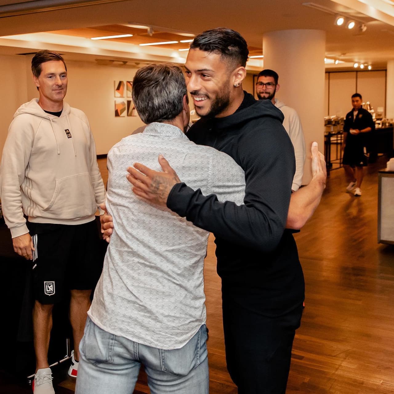 Bouanga se suma a un ataque pletórico de jugadores de alto nivel, en el que ya están figuras como Carlos Vela, Gareth Bale y 'Chicho' Arango, entre otros.