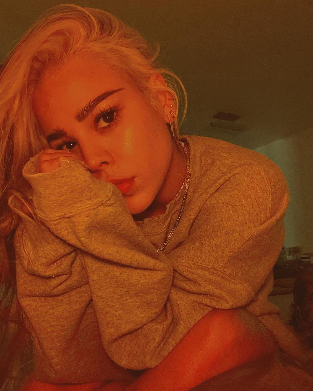 De igual forma, la cantante ofrecerá un concierto en línea durante su estancia en España.