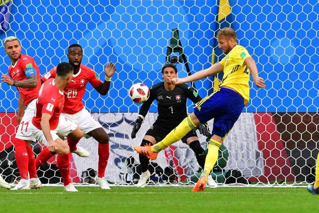 Las más claras fueron para Suecia en el remate del primer tiempo, donde impusieron su contextura para hacer la diferencia.