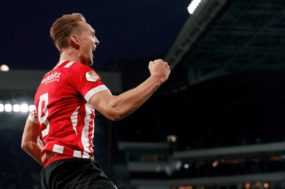 Y el segundo por la misma vía y conexión: 'Chucky' cobró un tiro de esquina al primer palo y el holandés remató casi agachándose para superar al portero del Emmen.