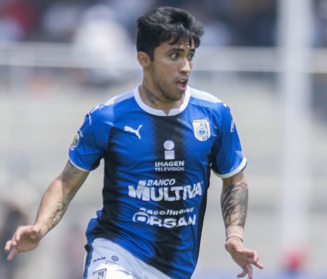 El chileno no pudo brillar con los Gallos Blancos.