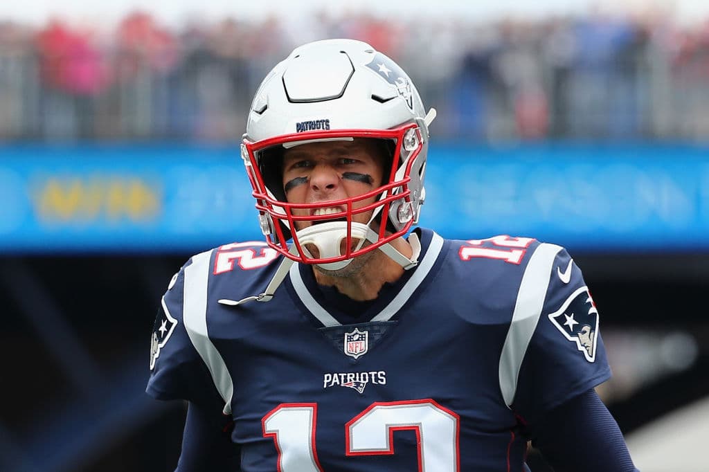 El quarterback Tom Brady fue el gran cerebro en el triunfo 27-20 de New England Patriots contra Houston Texans en el Gillette Stadium de Foxborough, Massachusetts, en el arranque de la NFL.