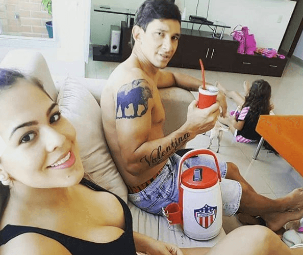 Allí se encontró en la lucha por la delantera con el paraguayo Roberto Ovelar, atacante que está casado con Gladys Ortega, también paraguaya.