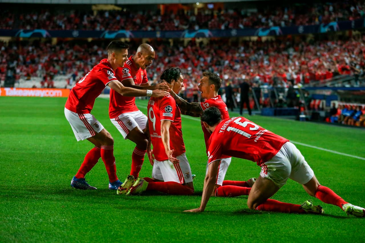 Los de Ronald Koeman no han tenido suerte en esta Champions League. Darwin Nuñez anota doblete (3’, 79’) y Rafa Silva suma otro tanto (69’) para darle la victoria al Benfica sobre Barcelona 3-0 durante la fase de grupos.