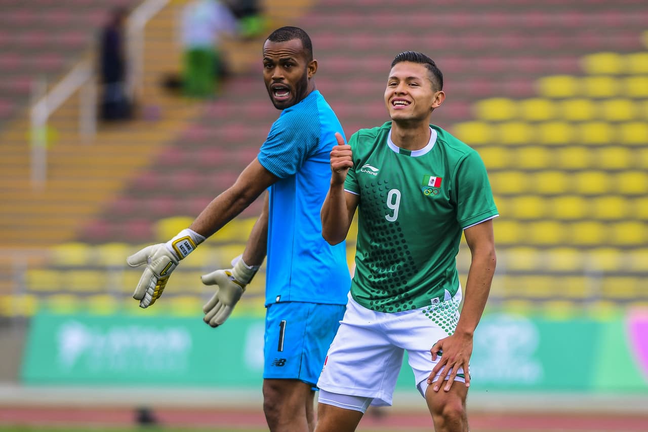 Pero el punto de inflexión se dio a los 92 minutos, cuando el árbitro marcó un penalti en favor de México. Godínez fue el encargado de patearlo, pero su lanzamiento se estrelló en el avesaño y con ello se diluyeron las esperanzas de la victoria panamericana.