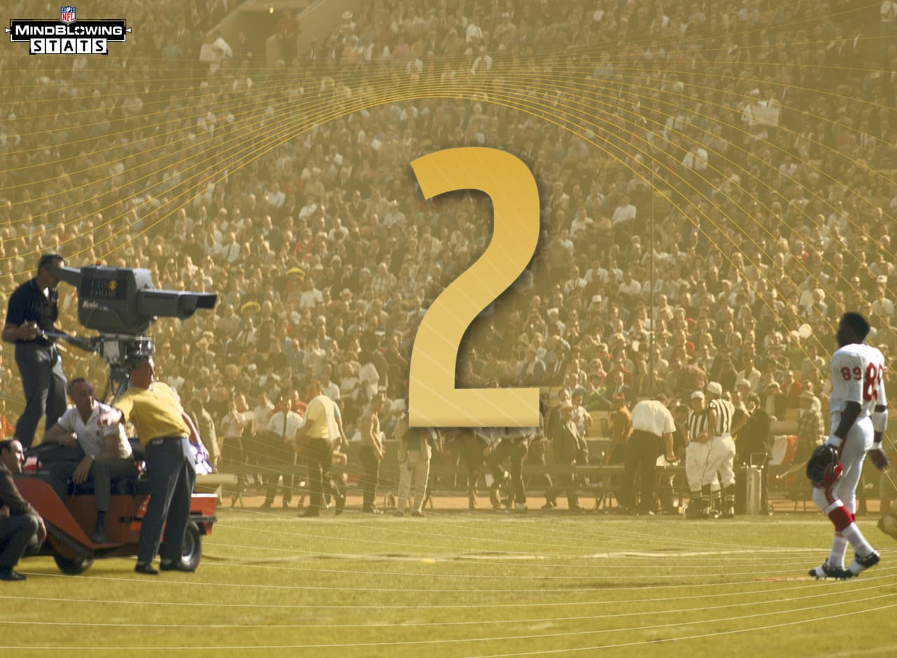 10.- Revanchas del Super Bowl.- La semana 3 presenta dos revanchas del Super Bowl: Chiefs vs. Packers (Super Bowl I) y Steelers vs. Rams (Super Bowl XIV). El Super Bowl I fue el primer y único Super Bowl en ser televisado en los Estados Unidos por dos cadenas: CBS y NBC. En aquel momento, NBC tenía los derechos de transmisón de los juegos de la AFL, mientras que CBS tenía los derechos de los juegos de la NFL.