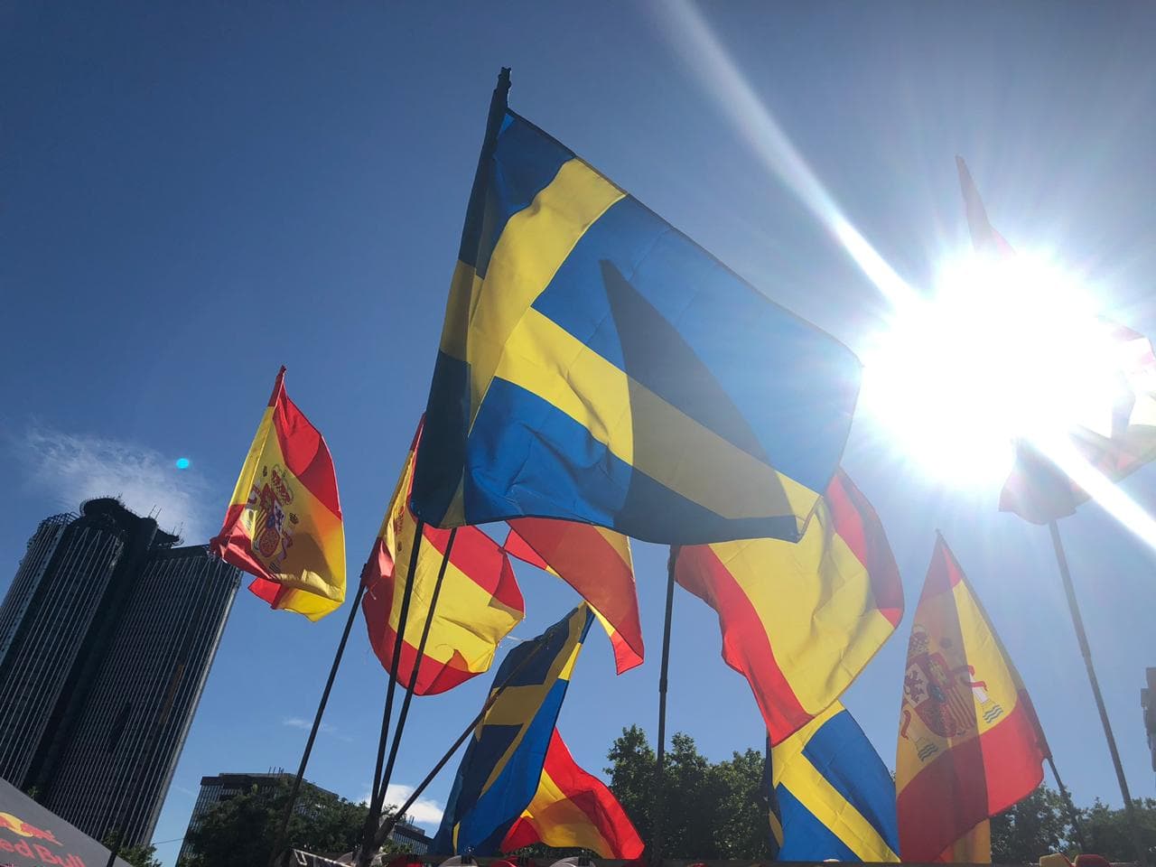 La fiesta de los fanáticos de Suecia en Madrid mostró la alegría vikinga previo al duelo contra España en el estadio Santiago Bernabéu por la Eliminatoria de la Eurocopa 2020.