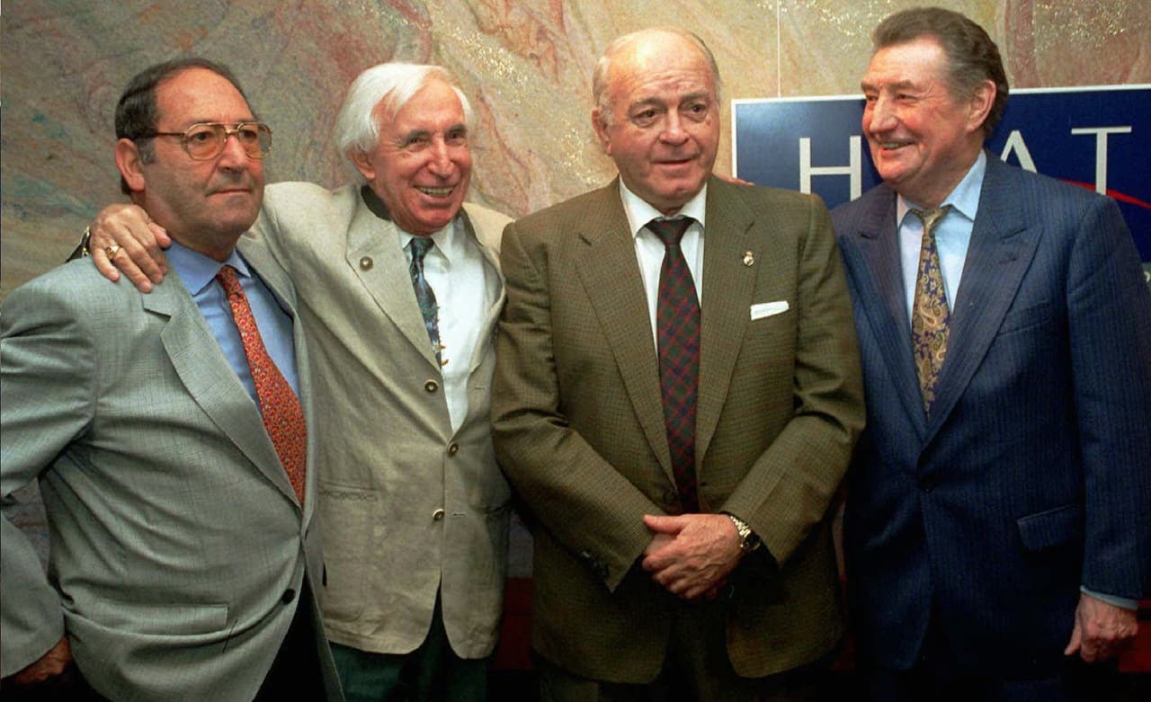 Paco Gento (izq.) aún es leyenda viva y presidente honorario de Real Madrid y sin duda junto al propio Di Stefano uno de los que llenó de gestas triunfales el Santiago Bernabéu.