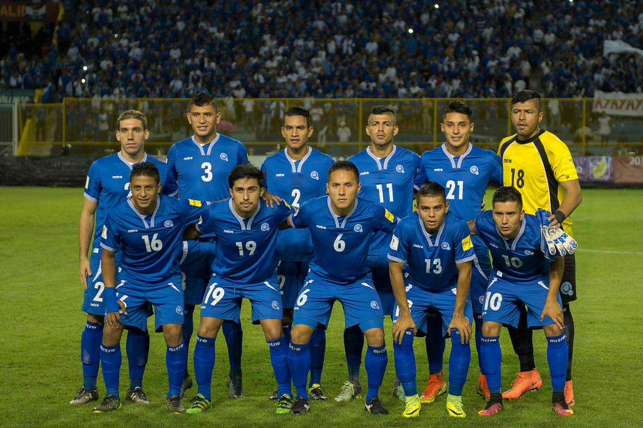 Por su parte, el conjunto salvadoreño necesitaba un triunfo para mantener vivas sus esperanzas de clasificar a la Copa del Mundo del 2018.