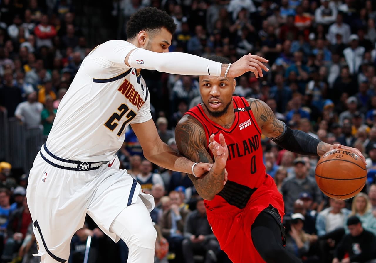 Los Portland Trail Blazers se impusieron 97-90 a los Denver Nuggets en Pepsi Center este miércoles y la serie de segunda ronda de Playoffs de la Conferencia del Oeste se iguala a un triunfo por bando. Estas son las mejores imágenes del Juego 2 de esta contienda.
