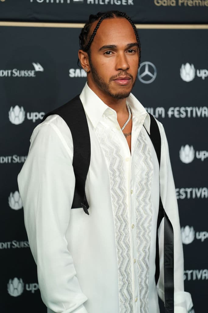 La historia o la toma no está clara, pero las fuentes dicen que Lewis Hamilton, la leyenda británica de las carreras modernas, también está involucrado en el proyecto.