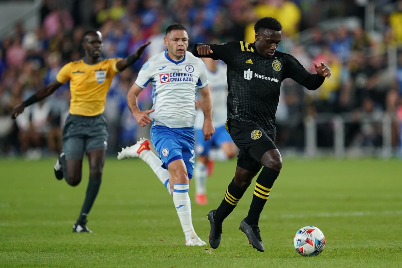 Los estadounidenses le ganan una nueva batalla a los mexicanos y con un marcador de 2-0 a favor Columbus Crew vence a Cruz Azul y se coronan dentro de la Campeones Cup.